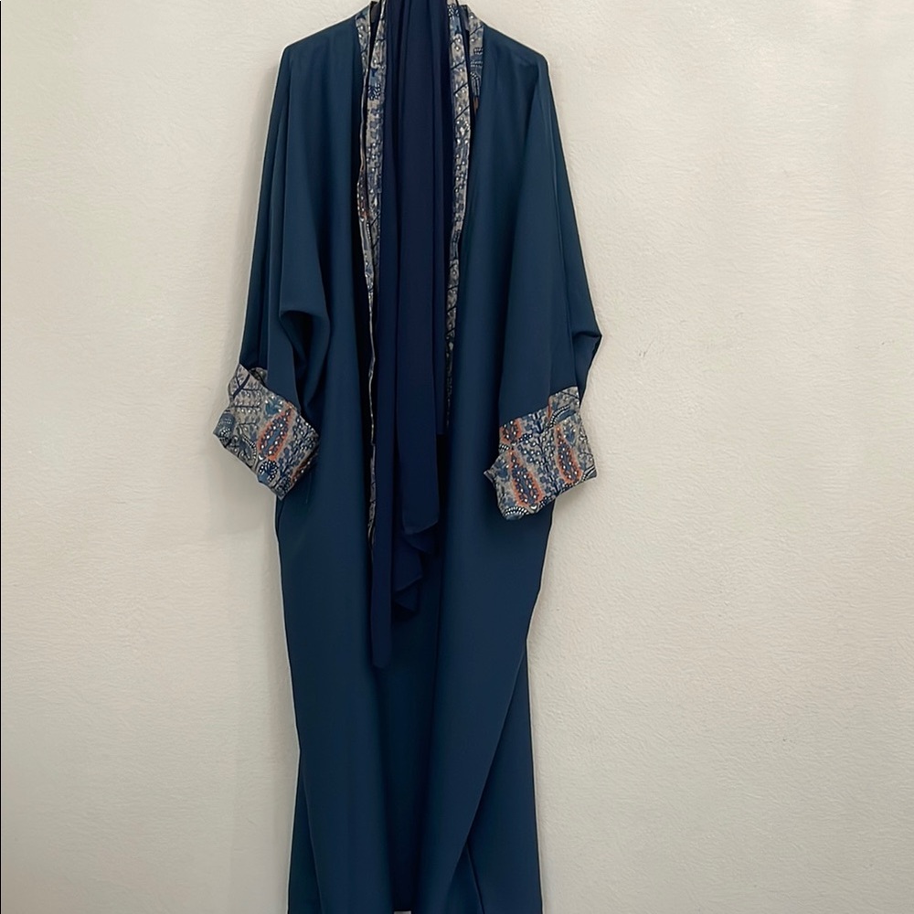 Elegant Women dubai Abaya